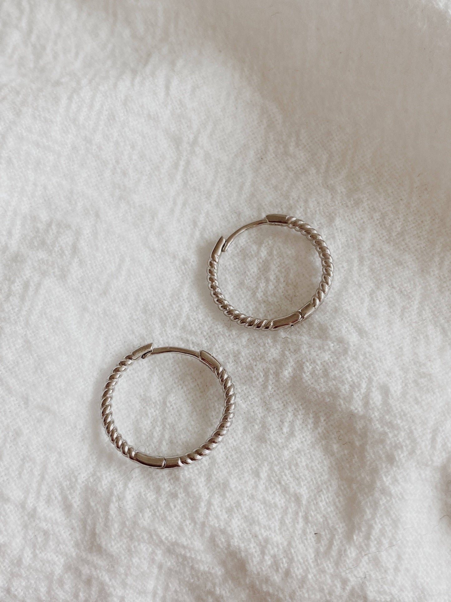 Indy Hoop Earrings: Gold