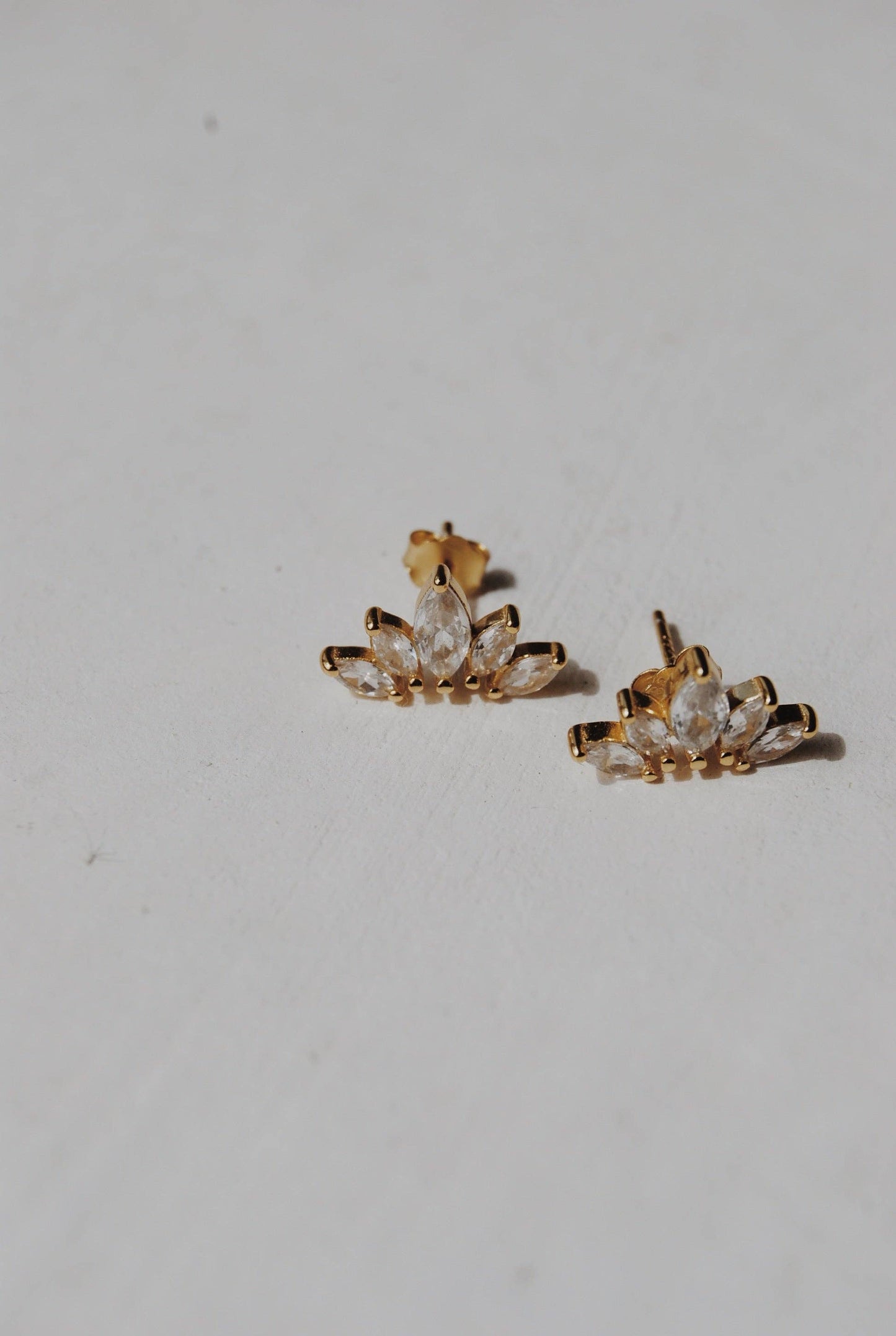 Marquise Arch Stud Earrings: Gold