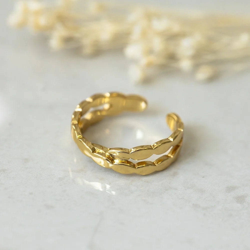 Curio Ring