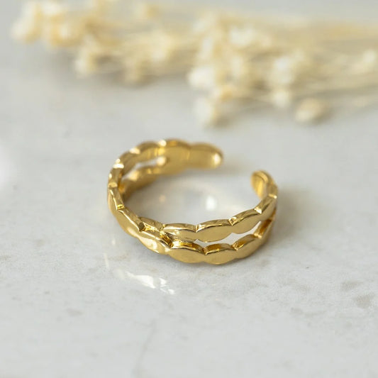 Curio Ring