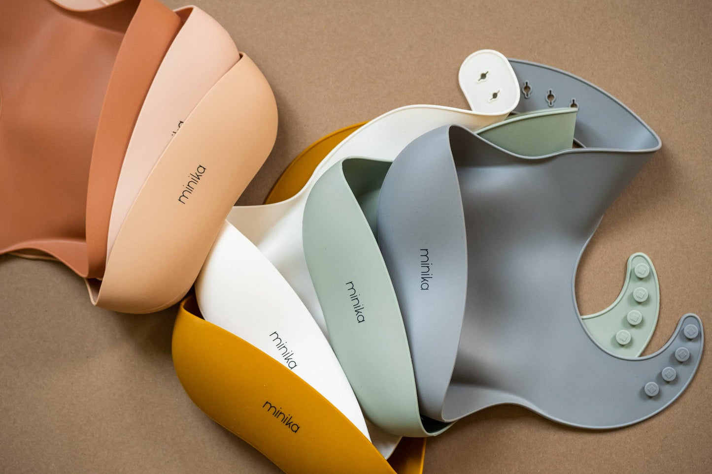 Silicone bib - Blush